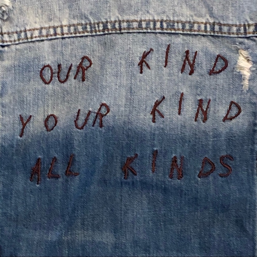 7 For All Mankind • KIND Distressed Denim Jacket - M - Picture 8 of 10